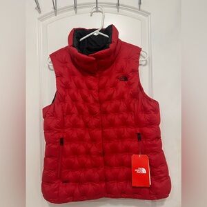 Northface red vest NWT size large